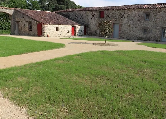 Hébergement de vacances Logis De Caractère 18ème Siècle, 10 Personnes - Fr-1-426-428 Les Herbiers